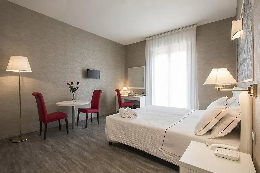 Nuovo Hotel Del Porto Bolonia