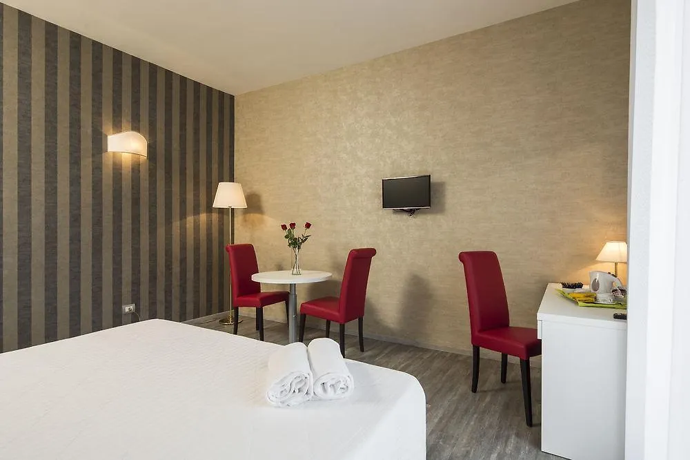 ***  Nuovo Hotel Del Porto Bologna Italy
